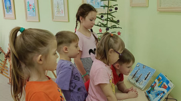 Выставка детских рисунков «Здравствуй, зимняя пора!» в МАДОУ детском саду «Надежда» Выставка детских рисунков «Здравствуй, зимняя пора!» в МАДОУ детском саду «Надежда».